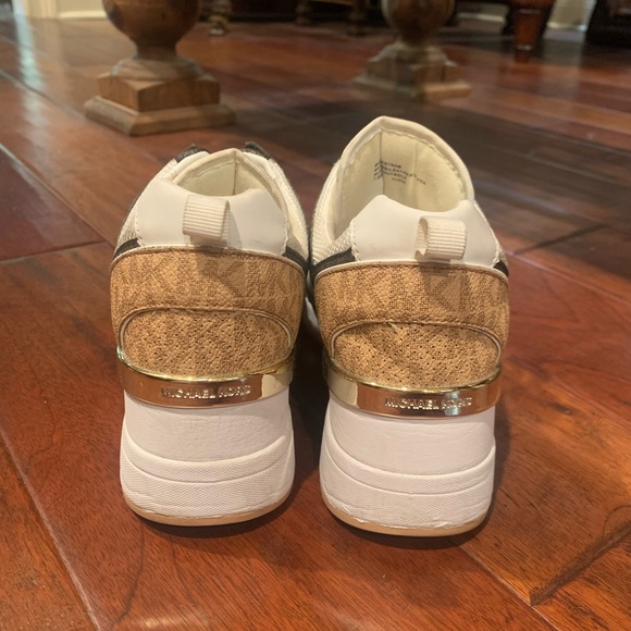 Micheal Kors - Picture 4 of 5